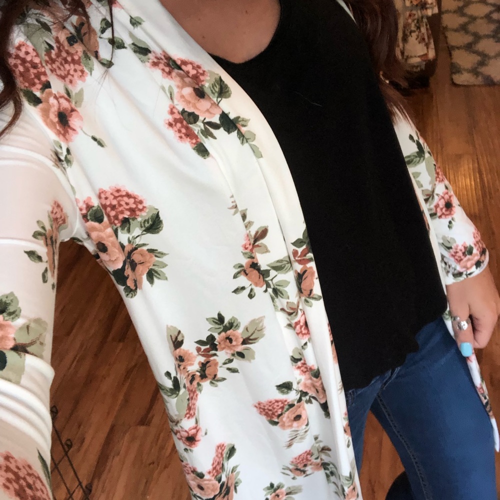 White Floral Cardigan - Picture 4 of 4